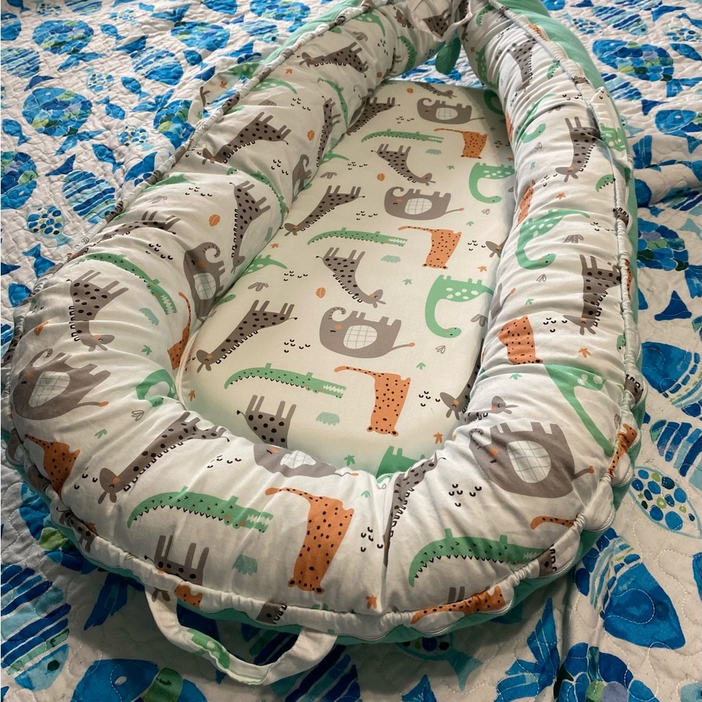 Baby travel bed